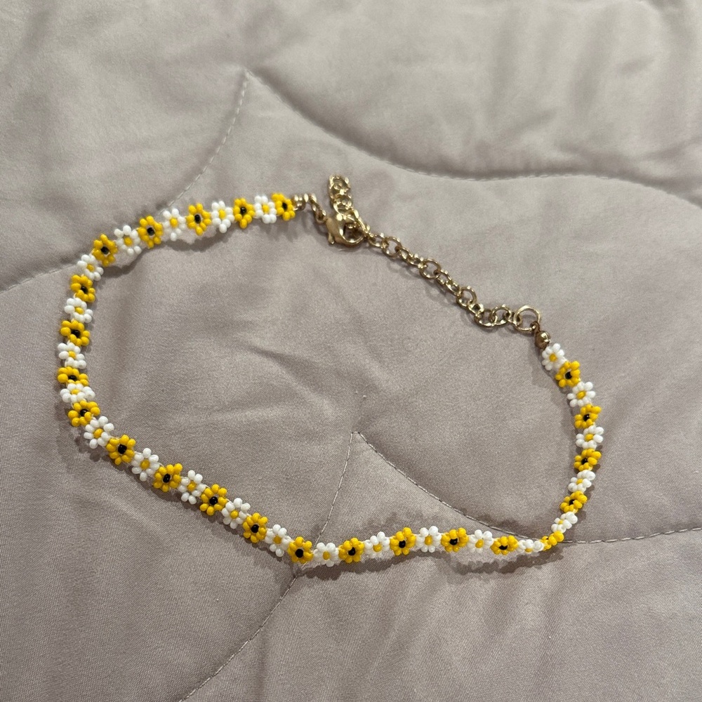 Yellow & White Beaded Daisy Choker Necklace